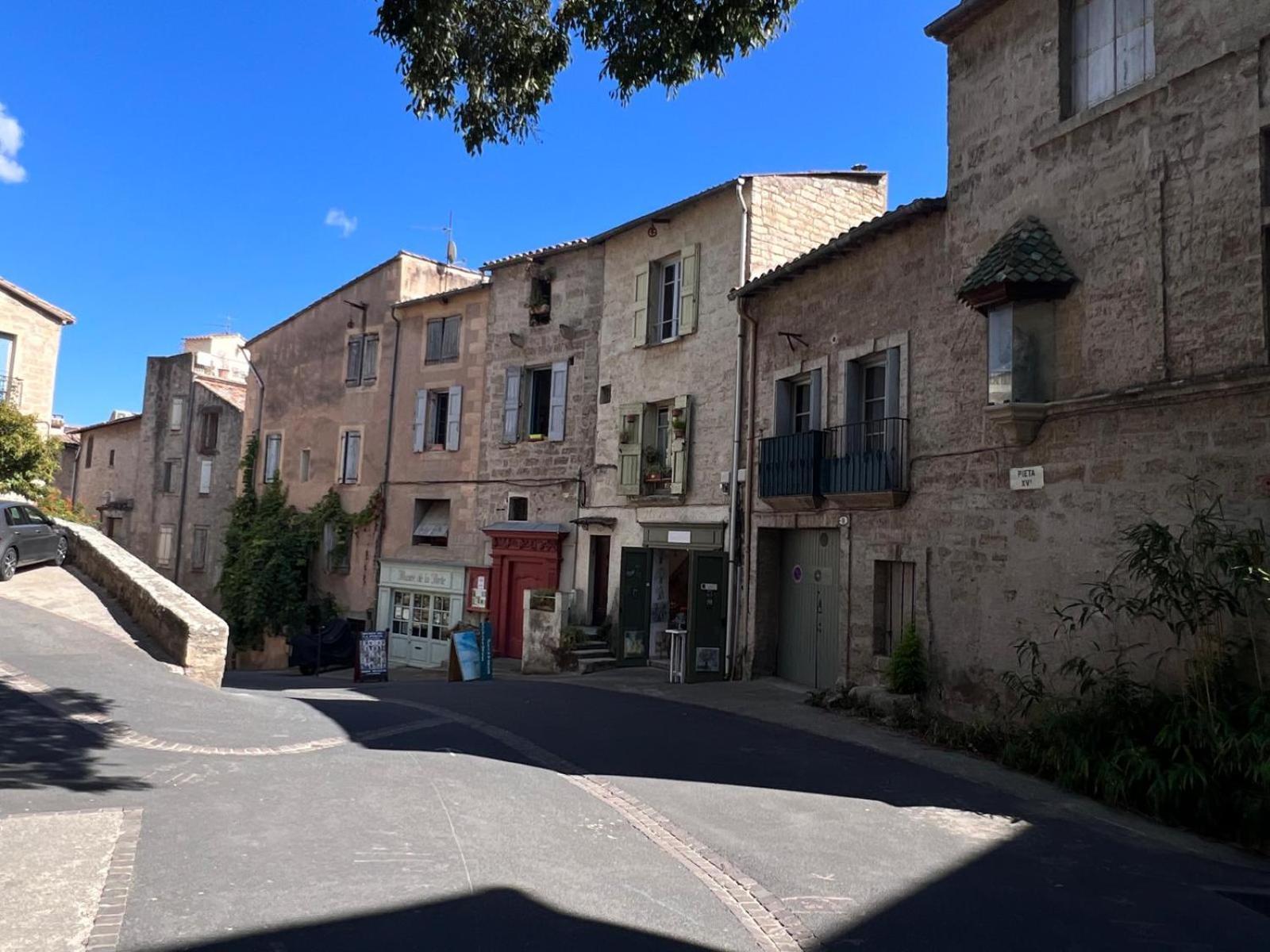 Apartment Centre Historique - Plages A 20 Mn Pezenas